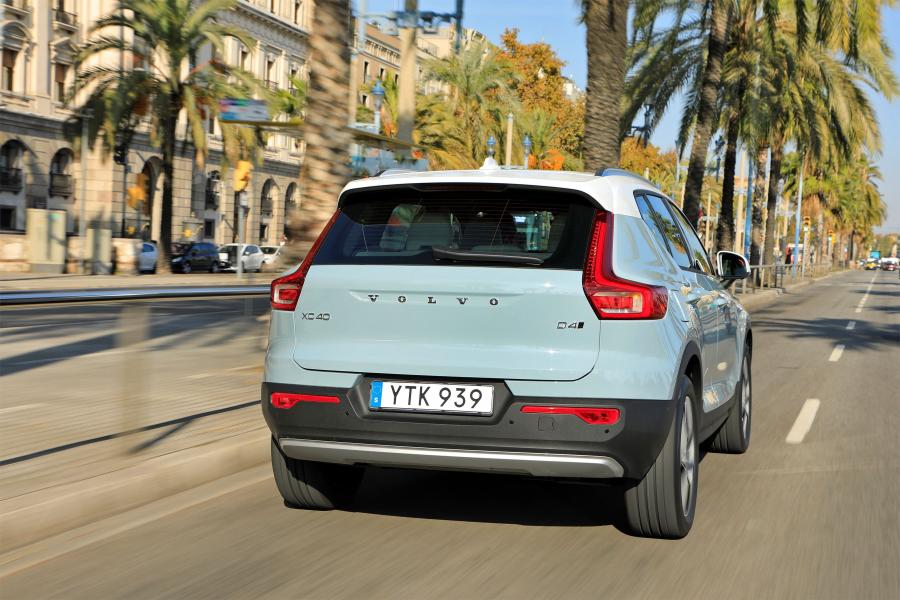  Volvo XC40 D4 Momentum 2017 года  (WW) (фото 6 из 45)